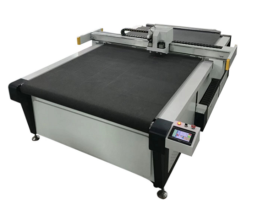 Cortadora de cuchilla oscilante de espuma Epe con cortador en V