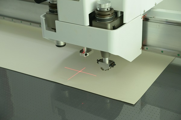 Oscillating Cutting Tool Flatbed Digital Cutter